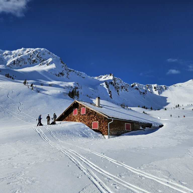 Geführte Schneeschuhwanderung zur Schwarzwasserhütte