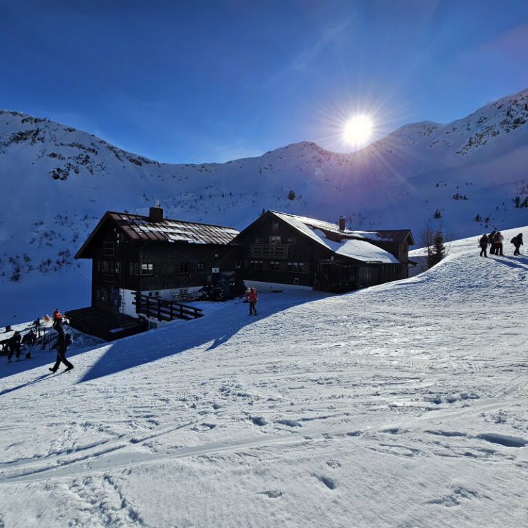 Geführte Schneeschuhwanderung zur Schwarzwasserhütte